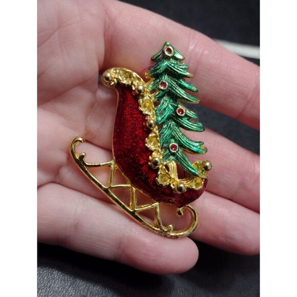 ***Final Sale*** Vintage gold tone sleigh brooch - Picture 1 of 8